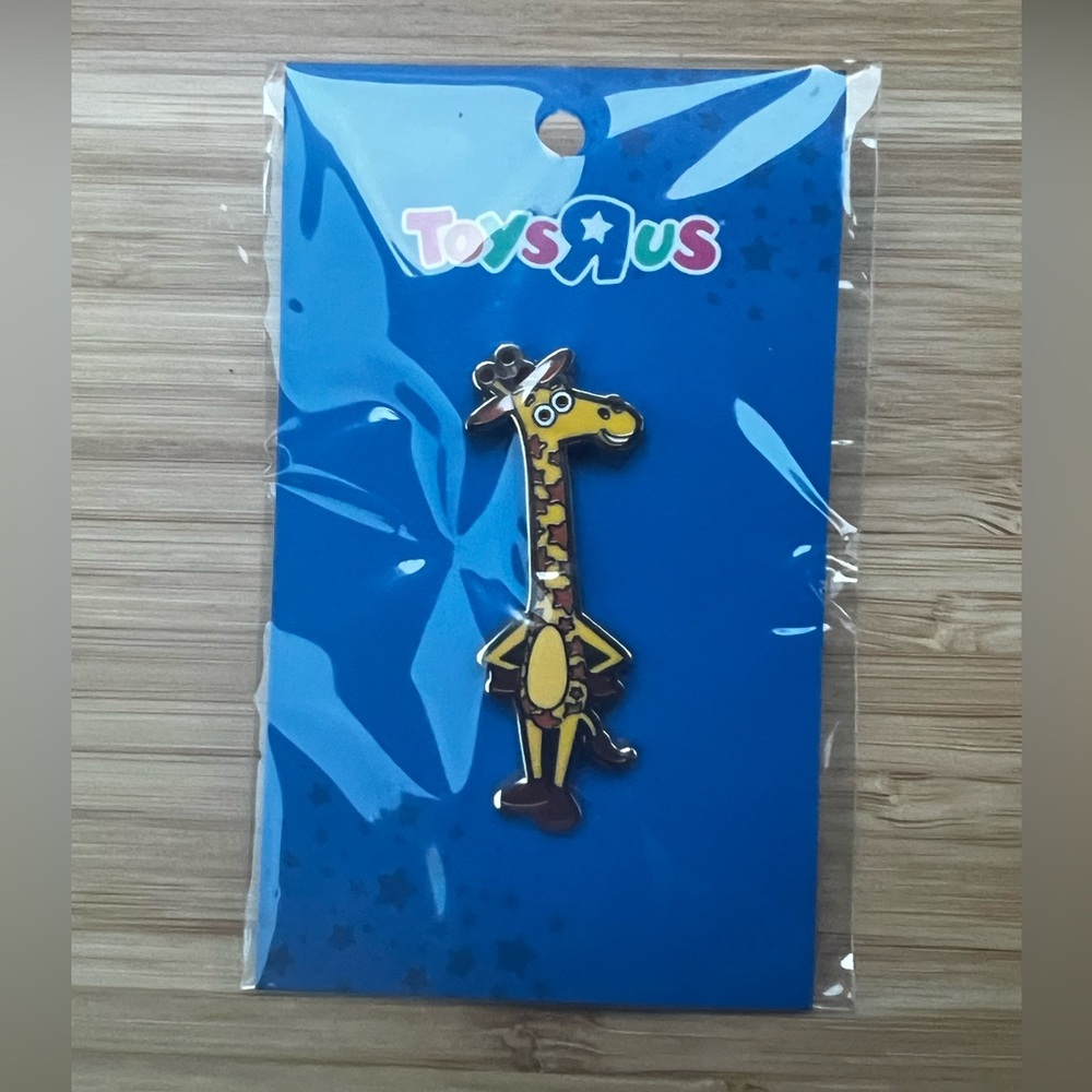 New 2024 Toys R Us Geoffrey the Giraffe Collectible Pin China Tru Kids Brand
